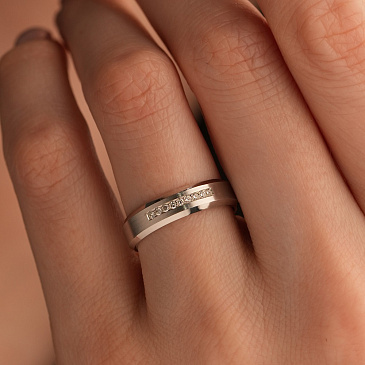 Обручальное кольцо из белого золота с бриллиантами 212-090-552